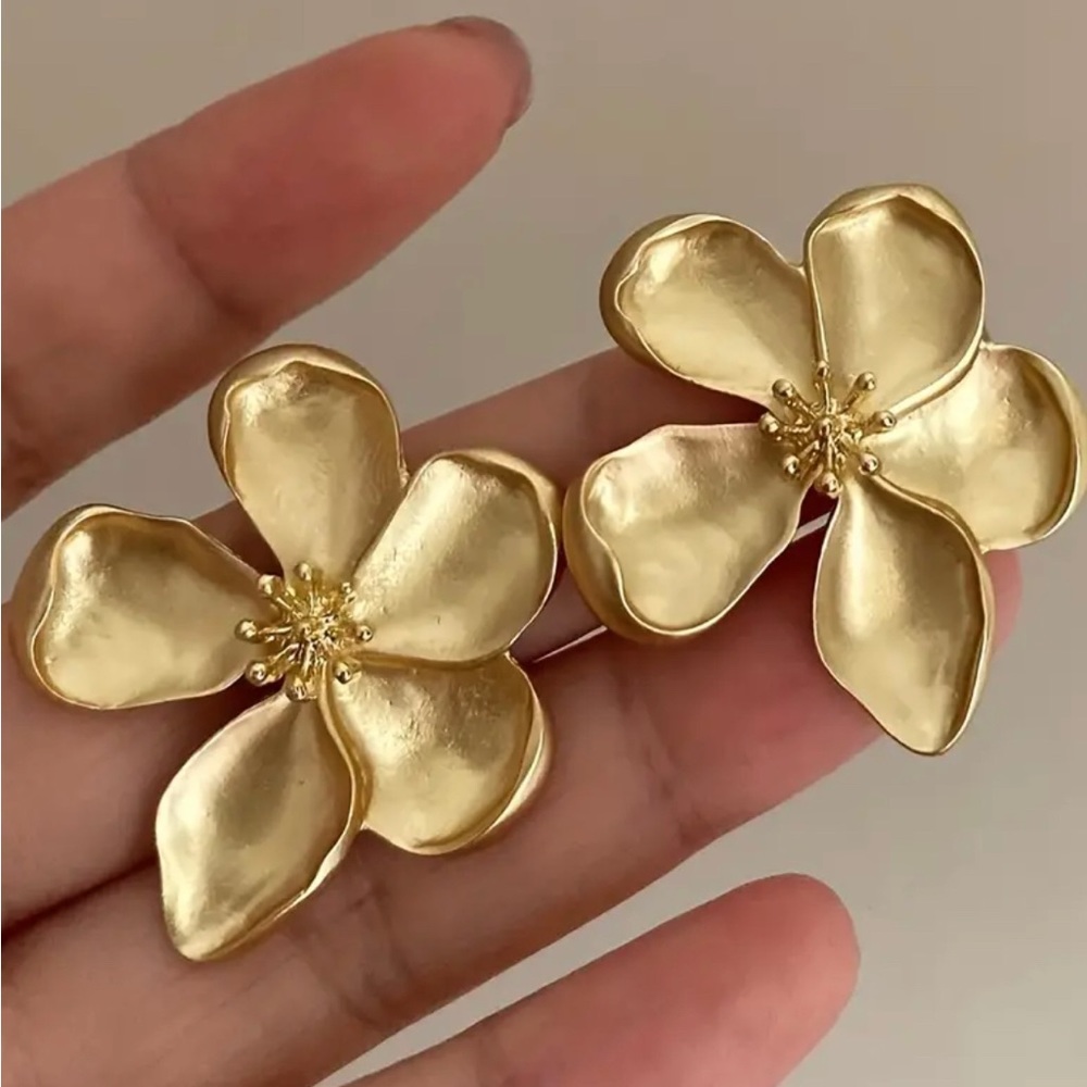 Gold flower petal earrings stud vintage women accessories beauty
